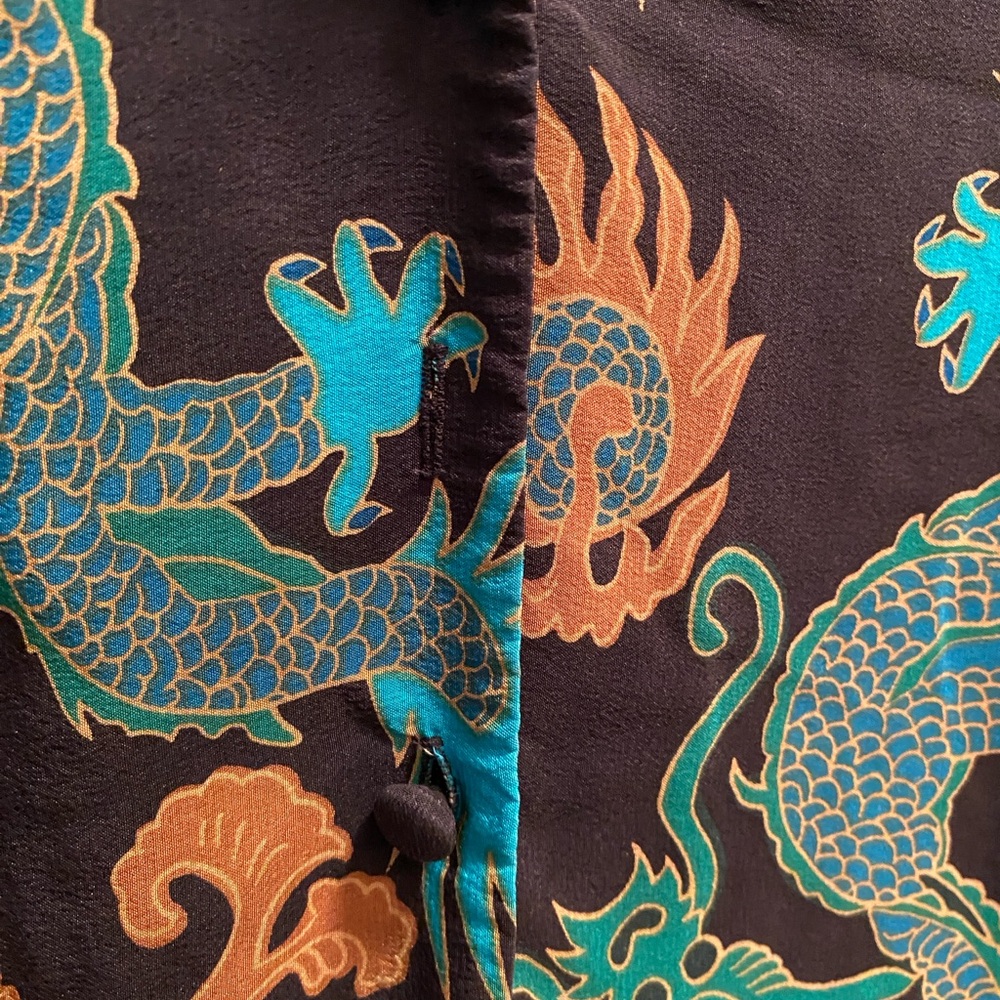 Vintage Diane VonFurstenberg silk Asian dragon pattern blouse bust23” length 32” - Picture 3 of 4